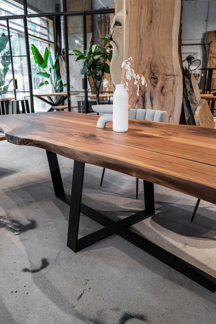 Table Walnut 